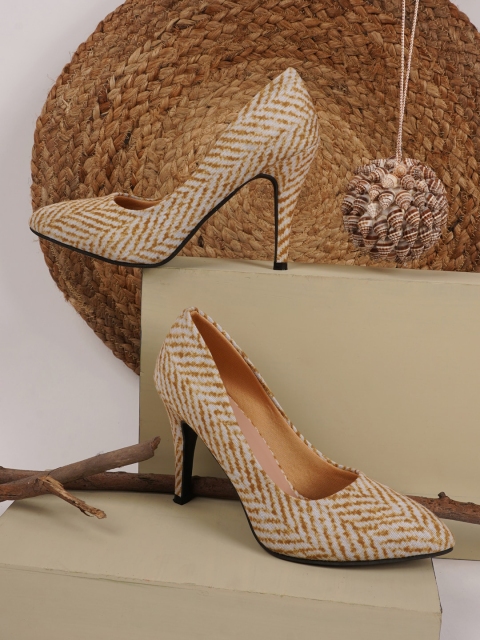 

Rubeezz Beige Party Kitten Pumps