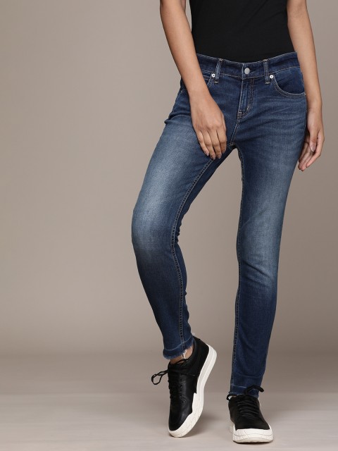 

Calvin Klein Jeans Women Blue Body Slim Fit Heavy Fade Stretchable Casual Jeans
