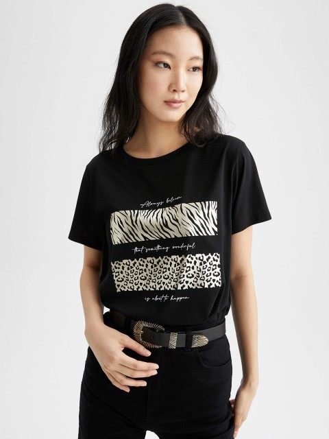 

DeFacto Women Black & Golden Printed T-shirt