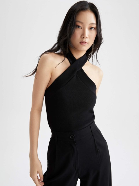 

DeFacto Black Solid Halter Neck Top
