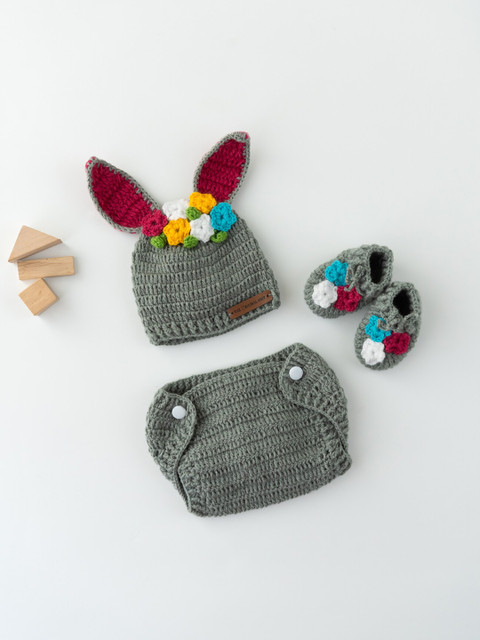 

The Original Knit Infant Girls Grey Handmade Acrylic Apparel Gift Set