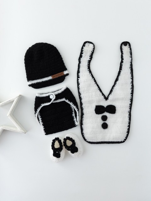 

The Original Knit Kids White & Black Apparel Gift Set