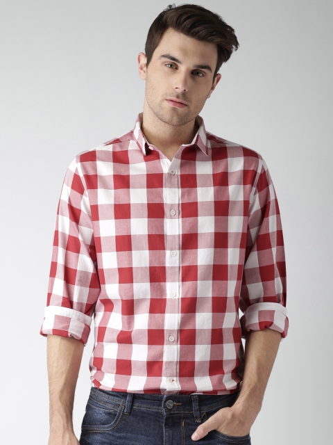 

Mast & Harbour Men Red & White Regular Fit Checked Casual Shirt