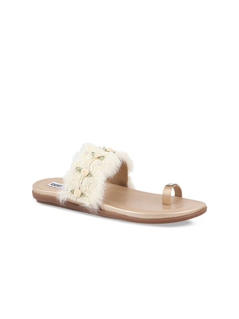 

THE WHITE POLE Women Gold-Toned Embellished Ethnic One Toe Flats