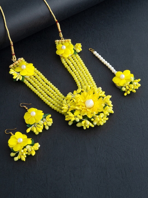 

Golden Peacock Yellow & White Beaded Floral Jewellery Set