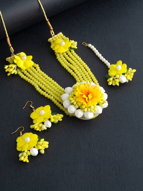 

Golden Peacock Yellow & White Beaded Floral Jewellery Set