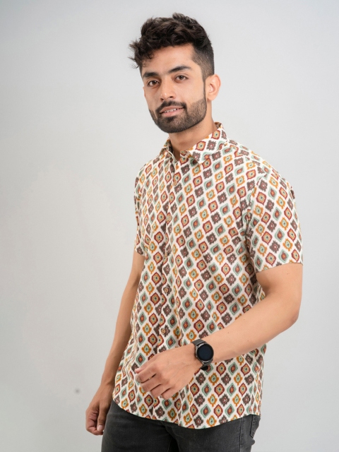 

Firangi Yarn Men Off White Classic Regular Fit Ikkat Printed Casual Shirt