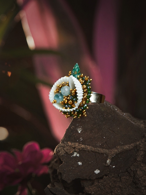 

D'oro Gold-Plated Dark Green & Golden Shell & Glass Beads Embedded Adjustable Finger Ring