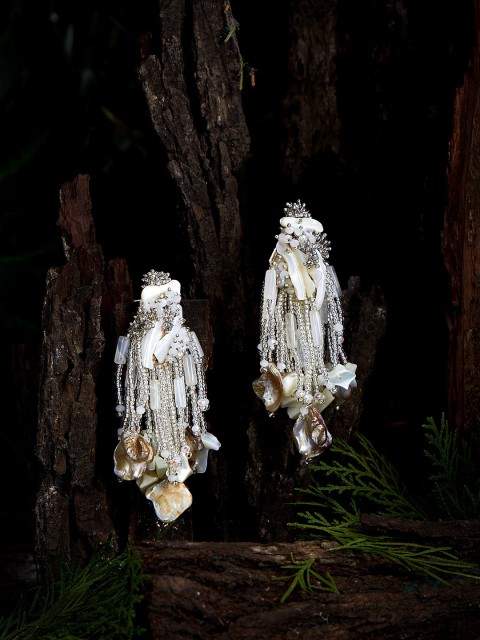 

D'oro White Contemporary Drop Earrings