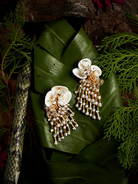

D'oro Grey Contemporary Drop Earrings