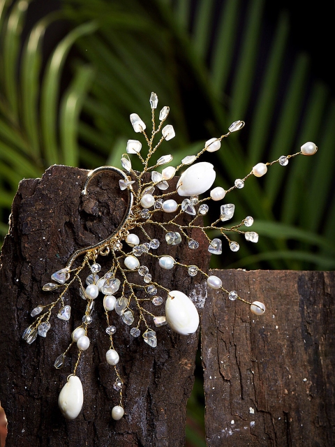 D'oro White Contemporary Ear Cuff Earrings