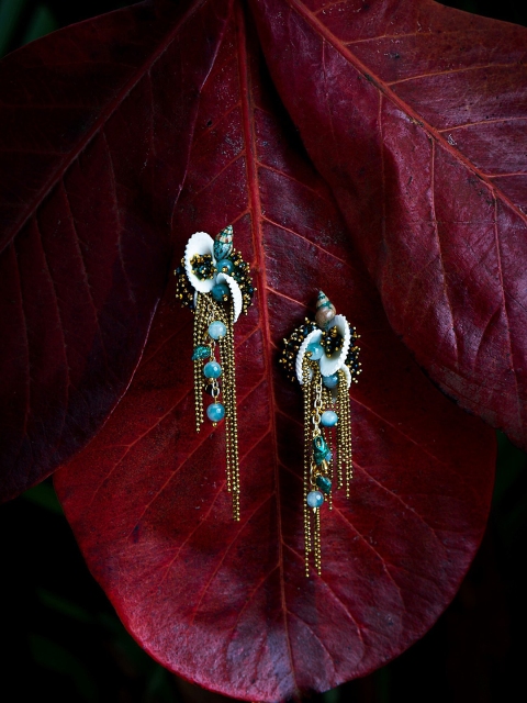 

D'oro Green Contemporary Drop Earrings