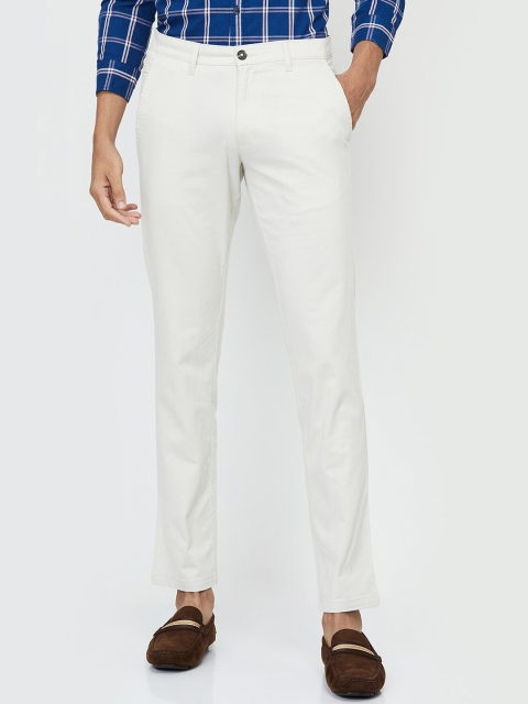 

max Men Off White Solid Stretchable Trousers
