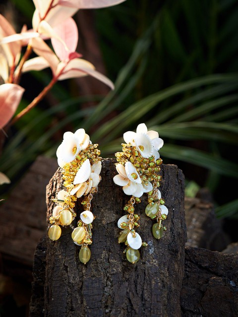 

D'oro Green Contemporary Studs Earrings