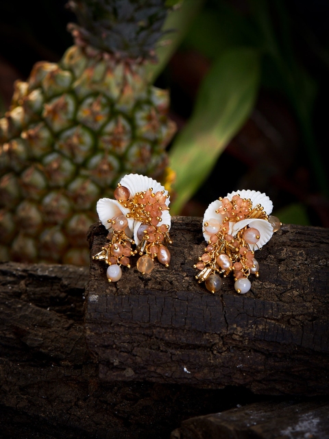 

D'oro Beige Contemporary Studs Earrings