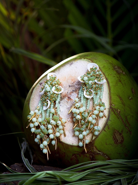 

D'oro Olive Green Contemporary Studs Earrings