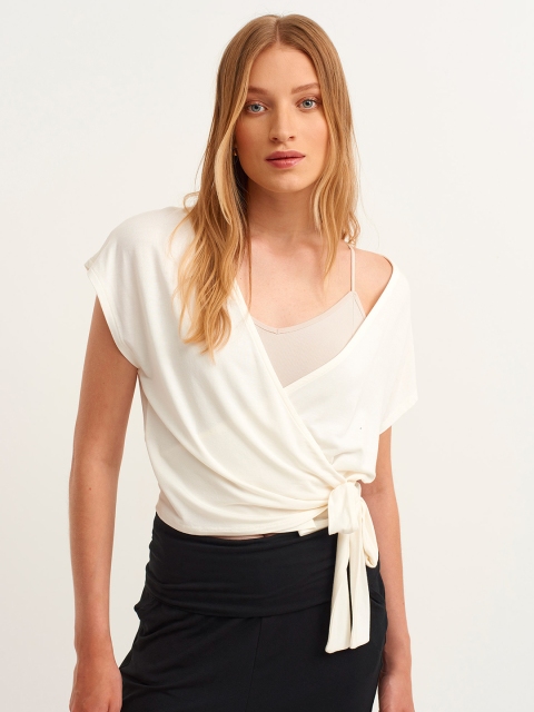

OXXO Cream-Coloured Solid Extended Sleeves Wrap Top