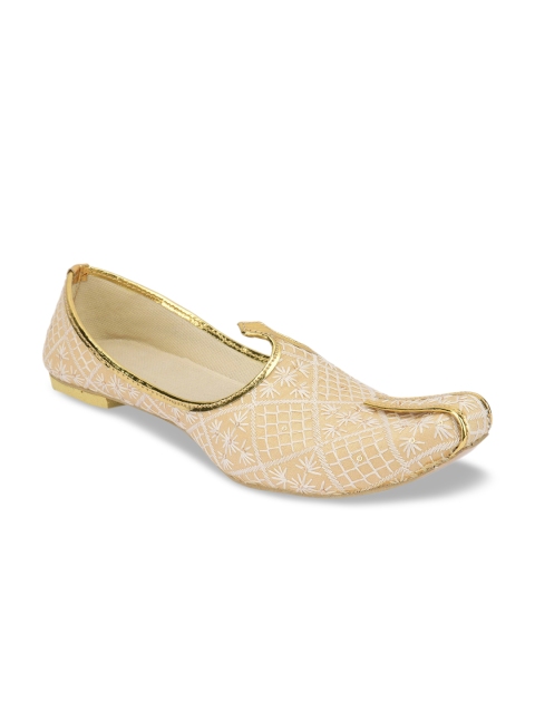 

DESI COLOUR Men Beige & White Embroidered Mojaris