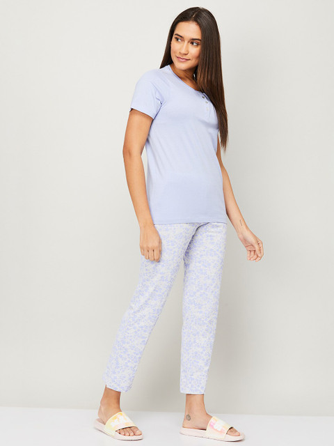 

Ginger by Lifestyle Women Purple & Off White Printed T-shirt with Trousers