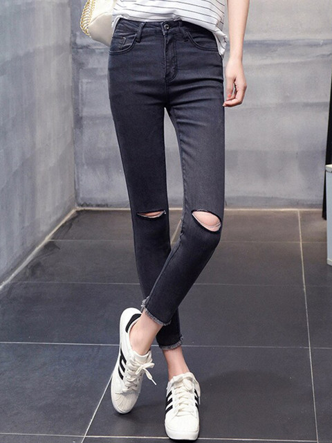 

BoStreet Women Black Skinny Fit Mildly Distressed Jeans