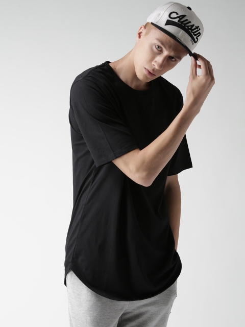 

FOREVER 21 Men Black Solid Round Neck T-shirt