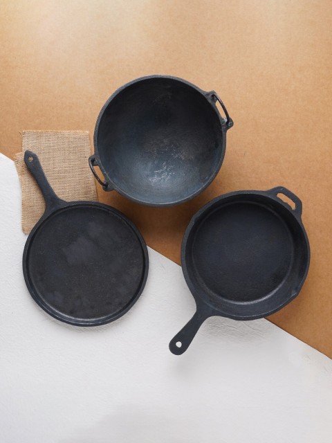

The Indus Valley Set Of 3 Black Pre-Seasoned Cast Iron Cookware Set
