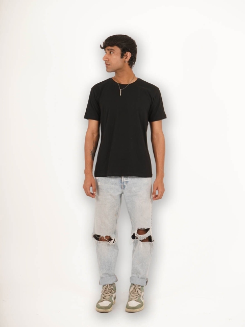 

Melangebox Men Black Half Sleeve Round Neck Tshirt