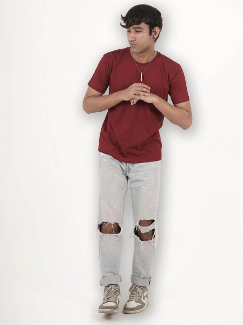 

Melangebox Men Maroon Half Sleeve Round Neck Tshirt