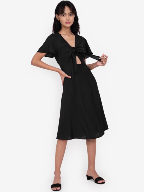 

ZALORA BASICS Black Solid Cut-Out Fit & Flare Dress