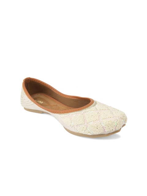 

DESI COLOUR Women White Printed Leather Ethnic Mojaris Flats