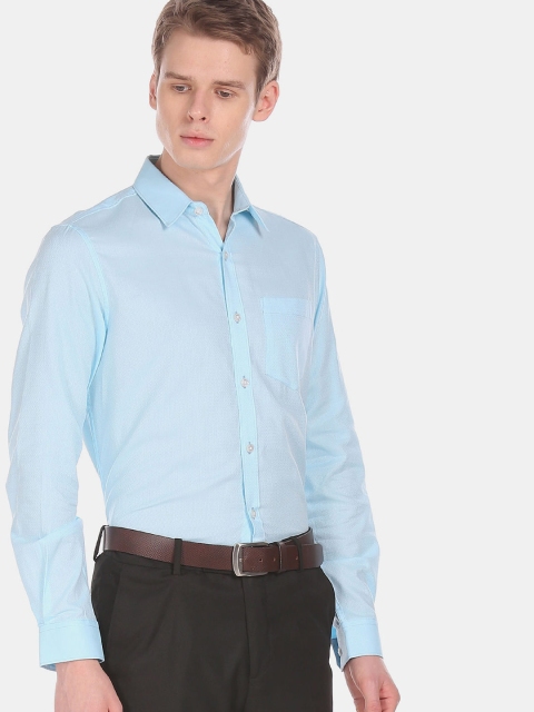 

Excalibur Men Blue Solid Formal Shirt