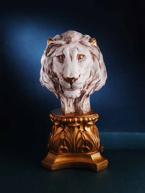 

THE WHITE INK DECOR Silver & Gold Antique Fengshui Lion Showpiece