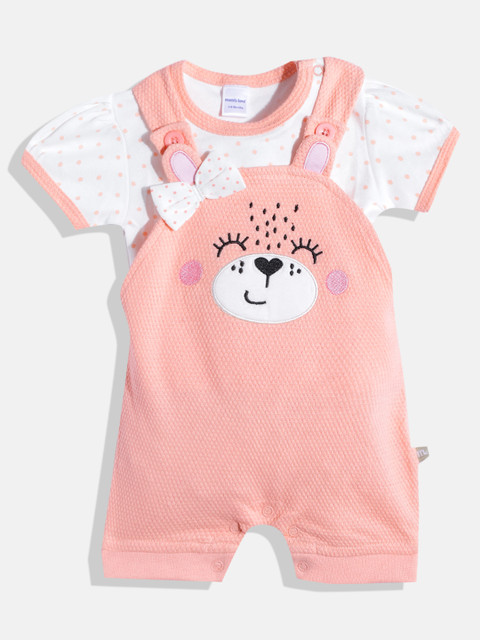 

Moms Love Infant Girls Peach-Coloured & White Cotton Self Design Dungarees & T-shirt