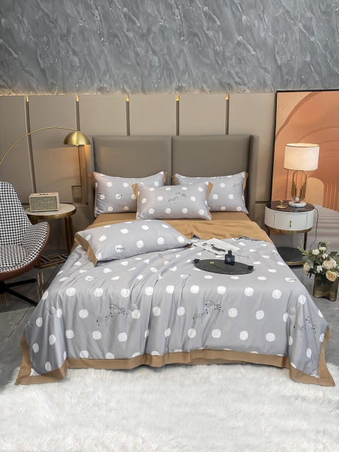 

JC Collection Grey & Gold-Coloured Printed Double King Bedding Set With 2 Pillow Covers & Quilt Cover