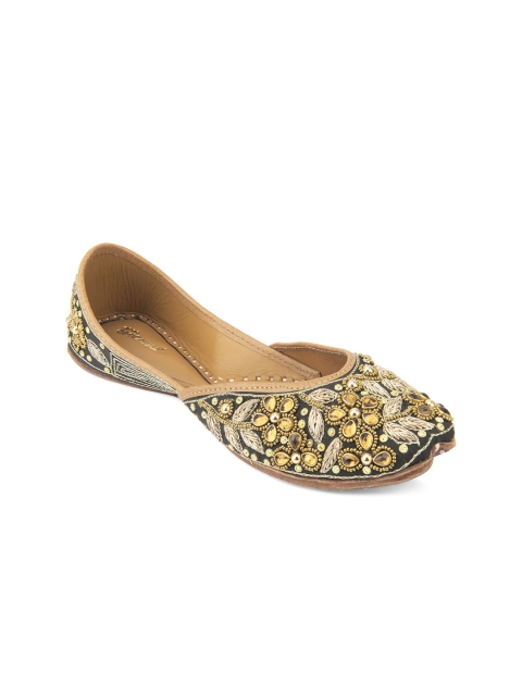 

DESI COLOUR Women Black Embellished Leather Ethnic Mojaris Flats
