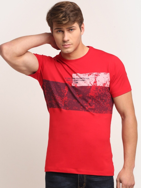 

VENITIAN Men Red Printed Slim Fit T-shirt