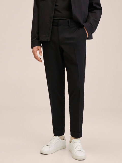 

MANGO MAN Black Solid Trousers