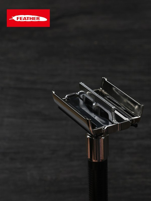 

FEATHER Men Black Double Edge Razor with 2 Feather Blades
