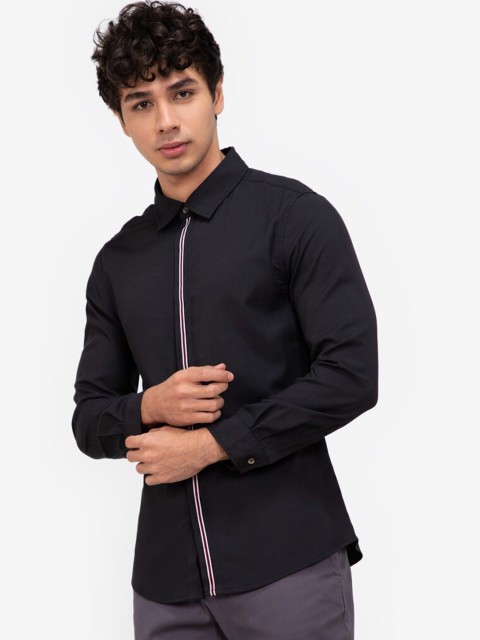 

ZALORA BASICS Men Black Solid Regular Fit Cotton Casual Shirt