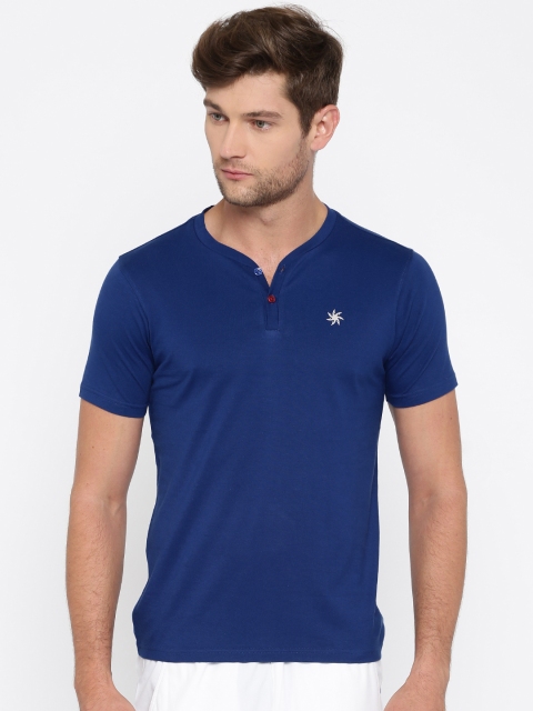 

Zeven Blue Solid V-Neck T-shirt