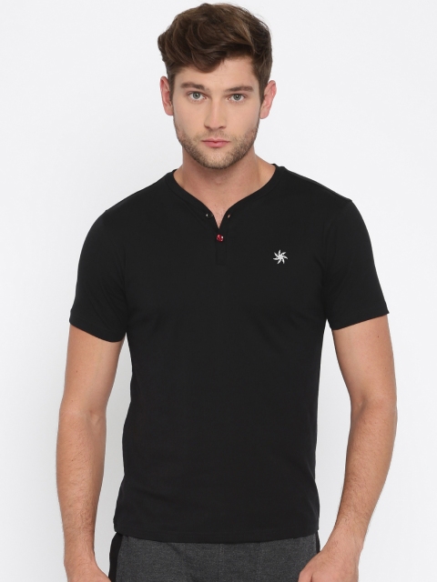 

Zeven Men Black Solid V-Neck T-shirt