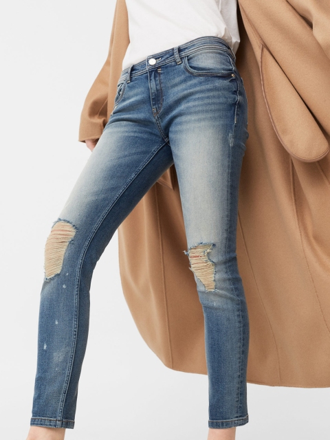 

MANGO Women Blue Slim Fit Low-Rise Mildly Distressed Cropped Stretchable Jeans