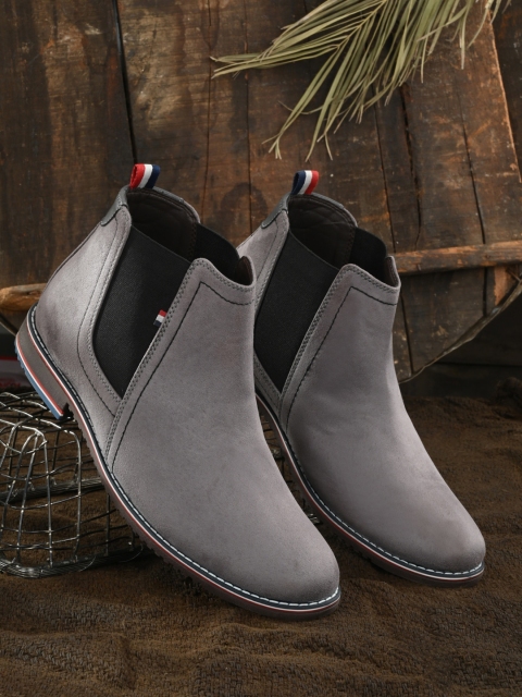 

AfroJack Men Grey Solid Suede Chelsea Boots