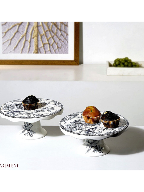 

THE ARTMENT White & Black Vintage Cake Stand