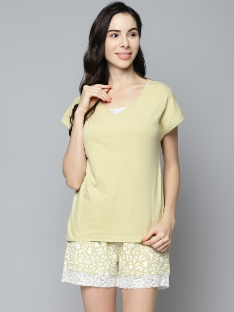 

VividArtsy Women Green Printed Cotton Night suit