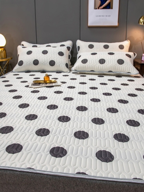 

JC Collection White Polka Dots Double Bed King Size Bed Cover