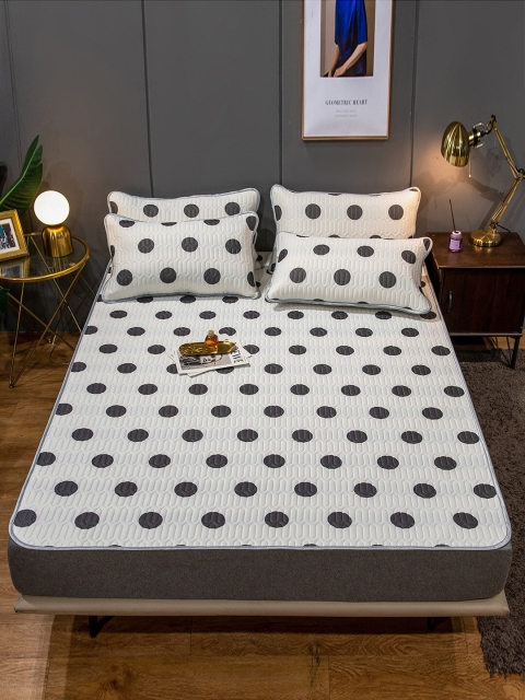 

JC Collection White & Black Printed Double Super King Bed Cover