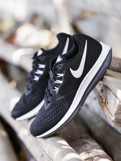 

Nike Men Black Zoom Winflo 4 Running Shoes