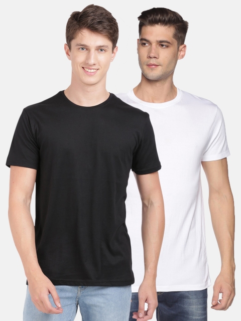 

BLACK RADIO Men Assorted Applique T-shirt