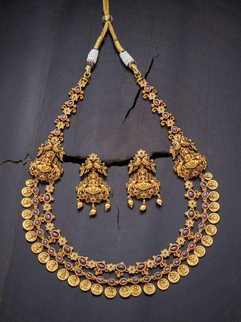 

Kushal's Fashion Jewellery Red & Gold-Toned Gold-Plated Emballished Jewellery Set